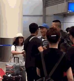 爆料行人主播是谁啊视频,爆料行人主播身份之谜 第2张 爆料行人主播是谁啊视频,爆料行人主播身份之谜 第2张